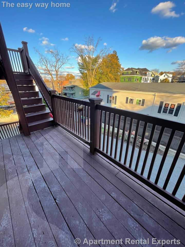 145 Highland Ave #4 - Photo 5 of 6