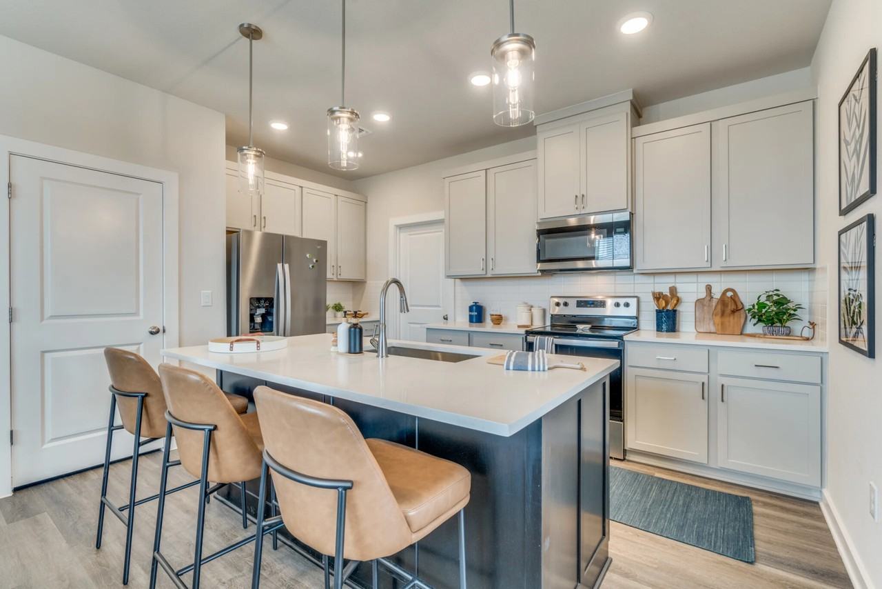 2121 Fairway Rd #2200DD - Photo 2 of 8