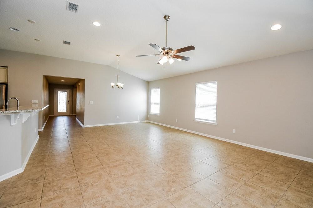 76802 Timbercreek Blvd - Photo 4 of 16