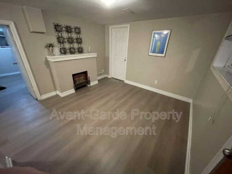 13003 117 Ave Nw #1 - Photo 6 of 17