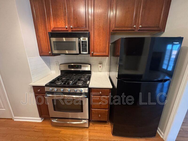 128 Church St - Photo 3 of 33