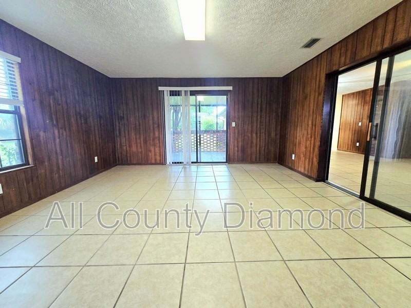 5224 Park St - Photo 5 of 19