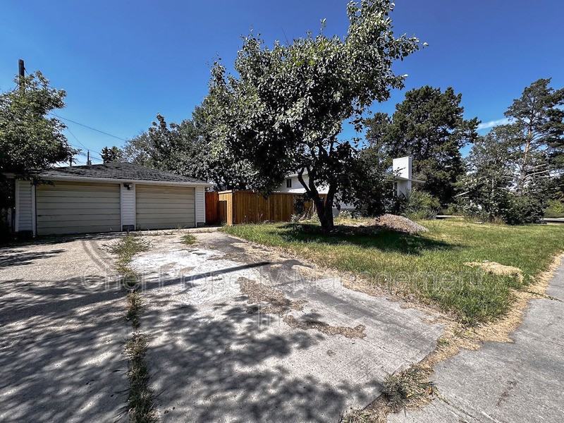 11303 111a Ave Nw - Photo 2 of 11