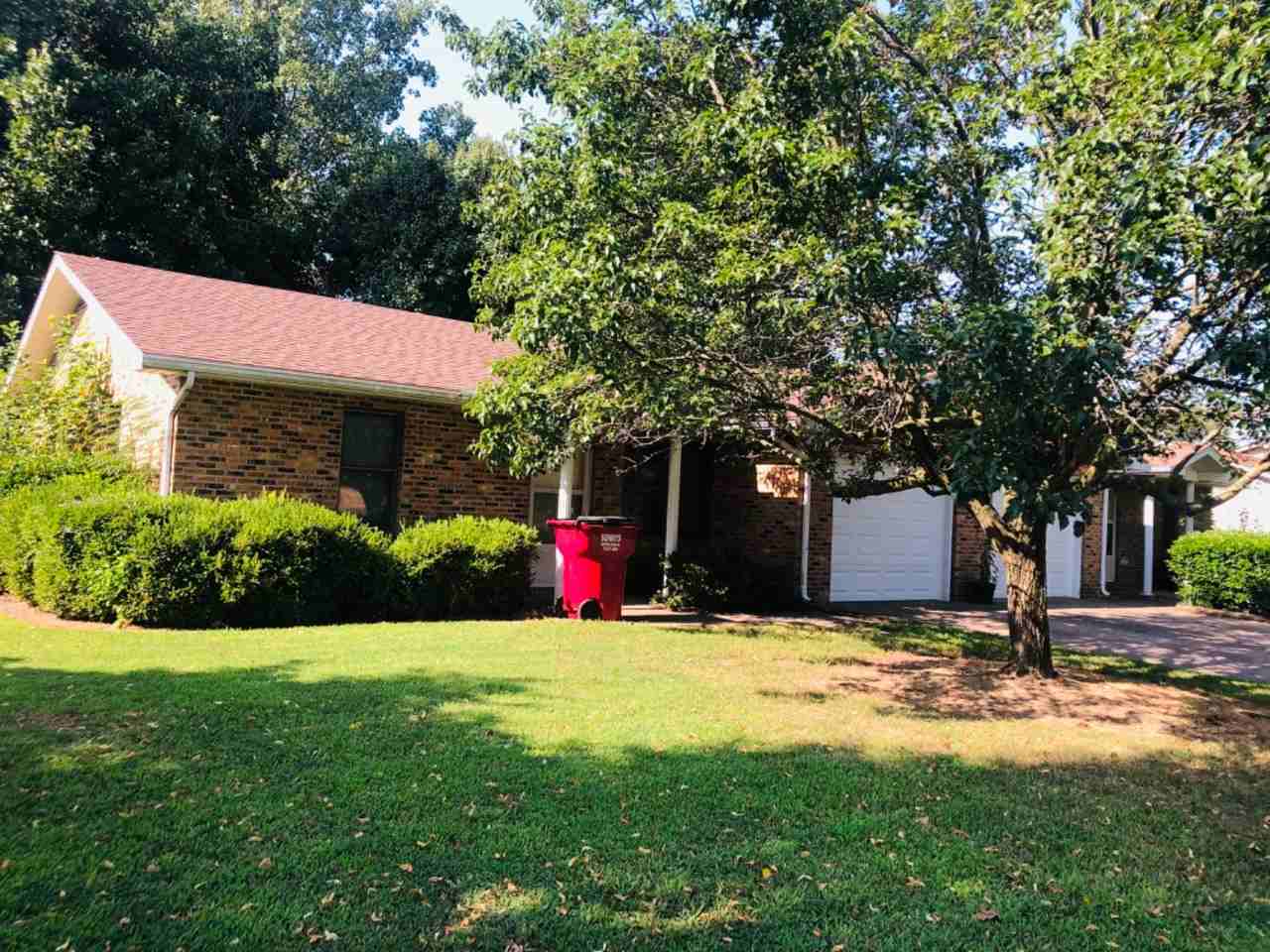 221 Kate Dr - Photo 3 of 5