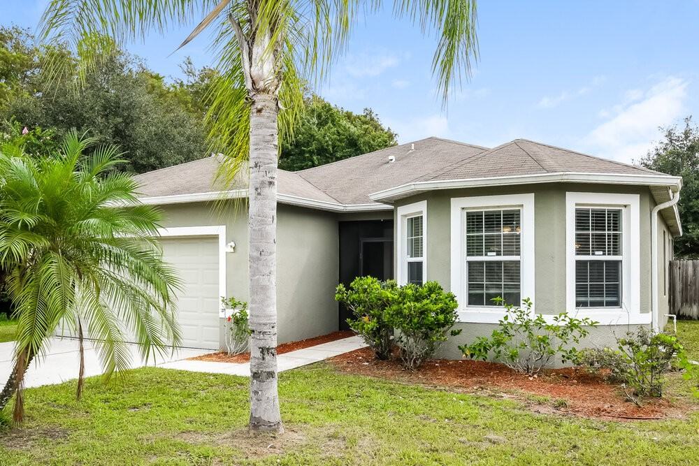 220 Daigledog St - Photo 3 of 16