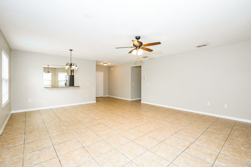 220 Daigledog St - Photo 4 of 16