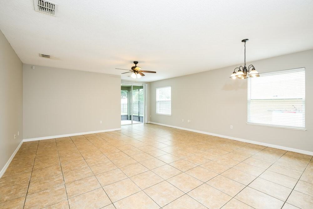 220 Daigledog St - Photo 5 of 16