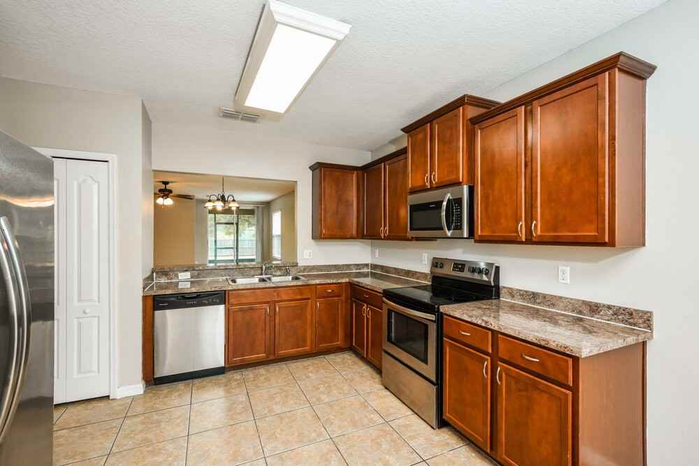 220 Daigledog St - Photo 7 of 16