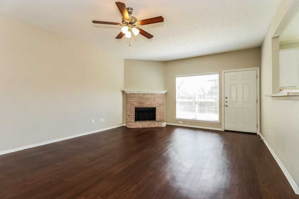 1945 Hobart Ln - Photo 2 of 16