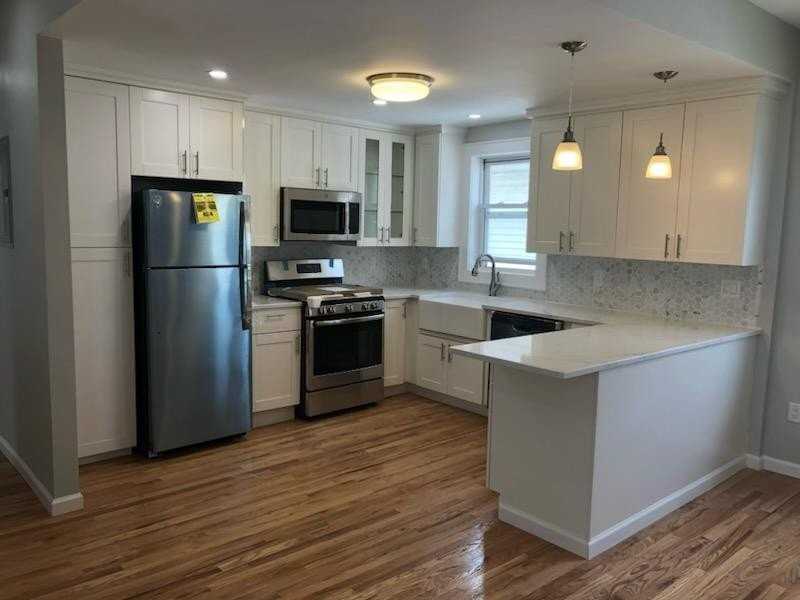 511 Laurelton Blvd - Photo 2 of 15