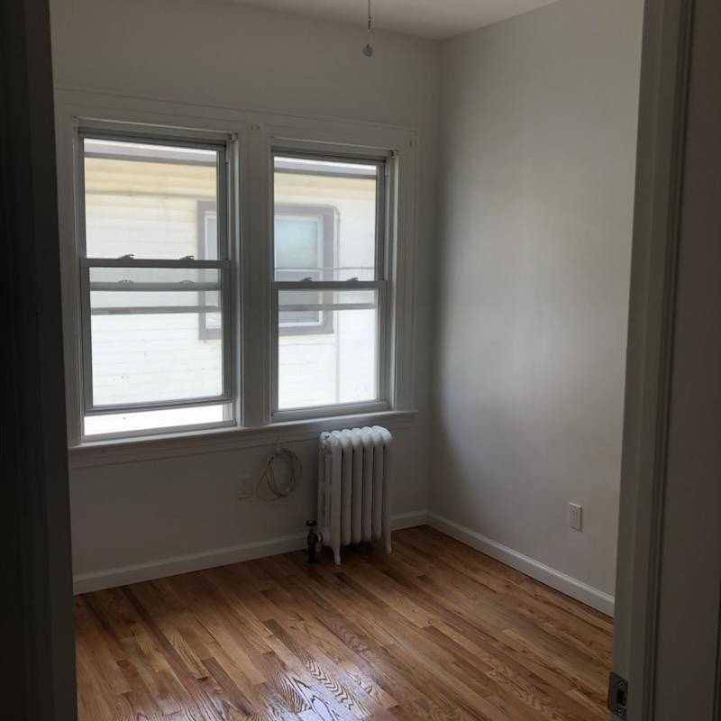 511 Laurelton Blvd - Photo 6 of 15