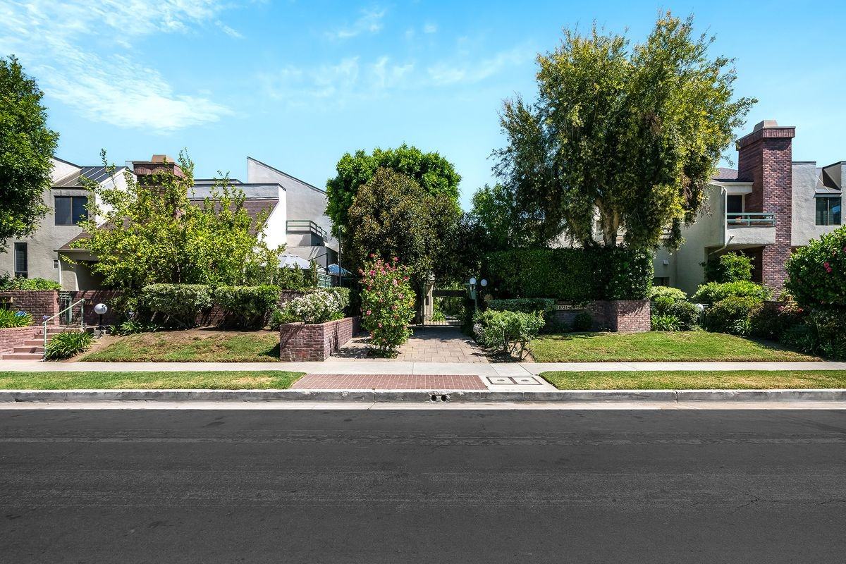18731 Hatteras St ##26 - Photo 2 of 30