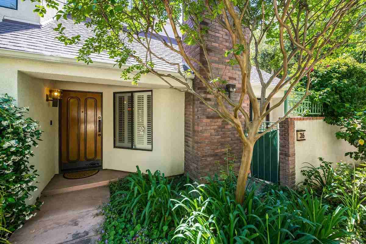 18731 Hatteras St ##26 - Photo 3 of 30