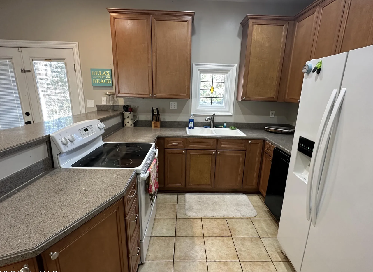 260 Pine Ridge Dr #NA - Photo 3 of 9