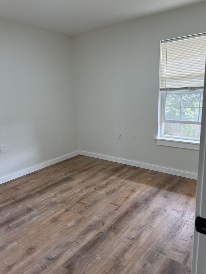 1000 S Pearl St #2 - Photo 3 of 8