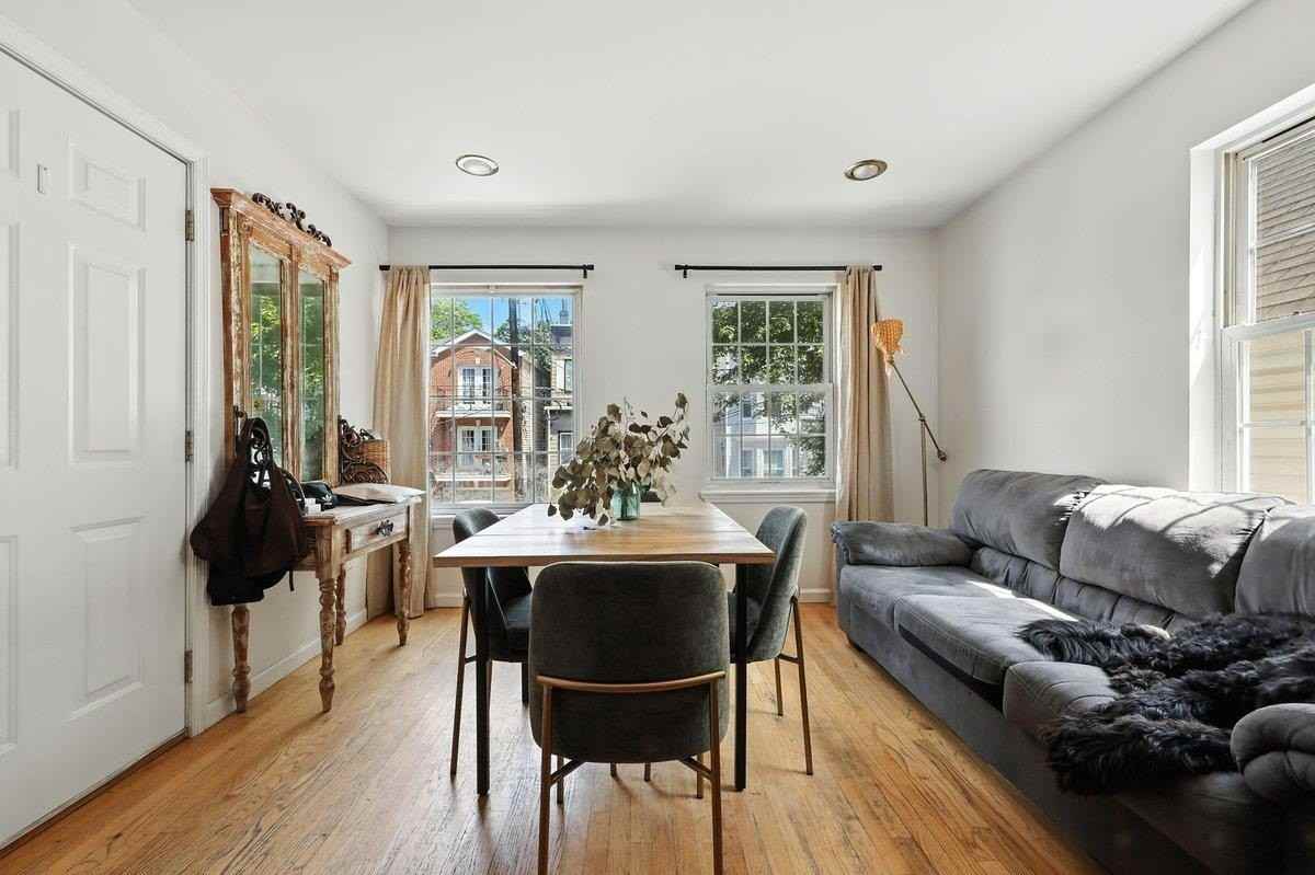 207 New York Ave #1 - Photo 7 of 21