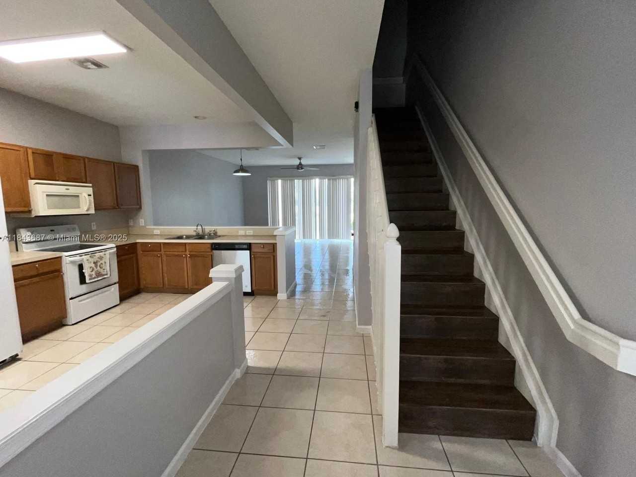 1093 Woodfield Rd #1093 - Photo 5 of 18