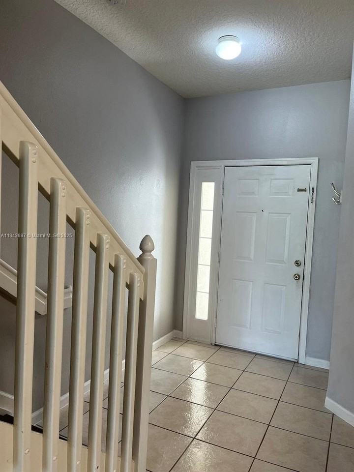 1093 Woodfield Rd #1093 - Photo 6 of 18