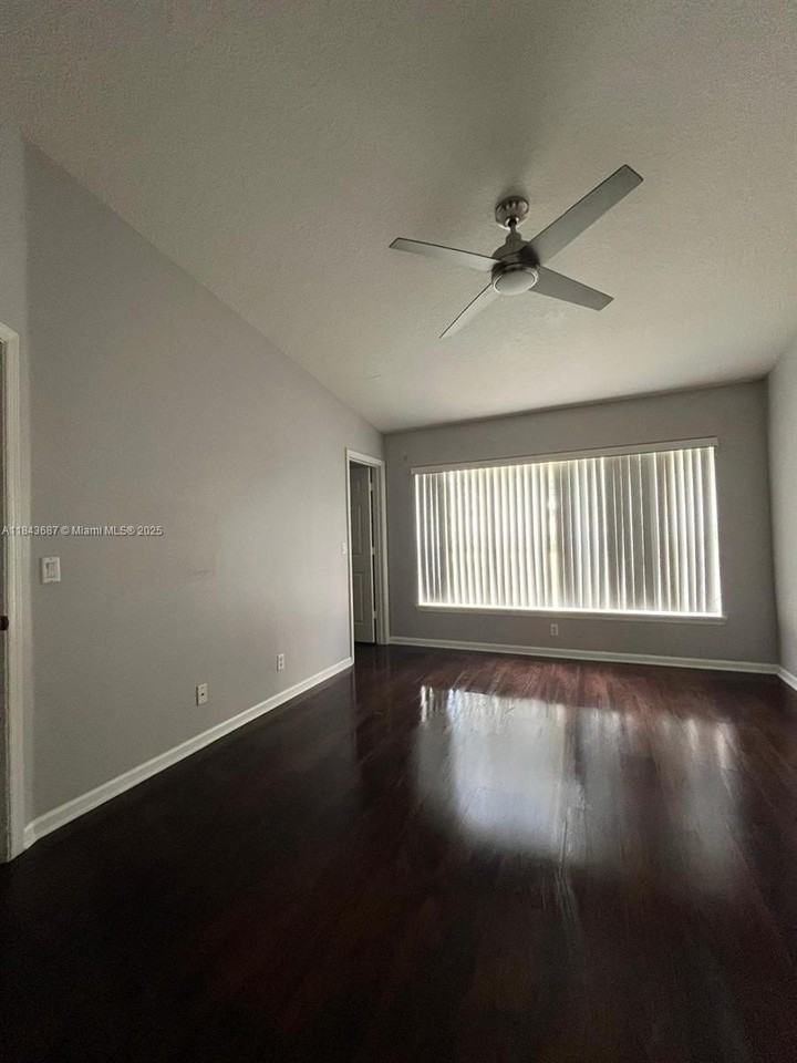 1093 Woodfield Rd #1093 - Photo 7 of 18