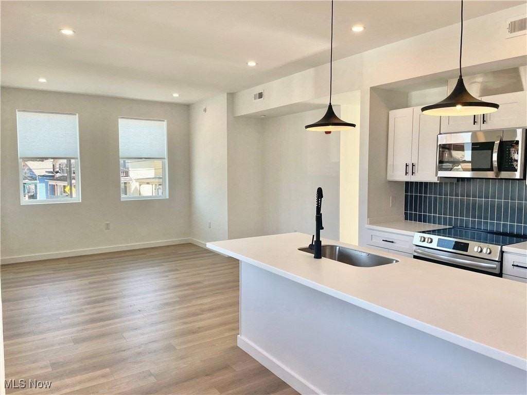 2017 W 44th St Apt 9 #9 - Photo 3 of 15