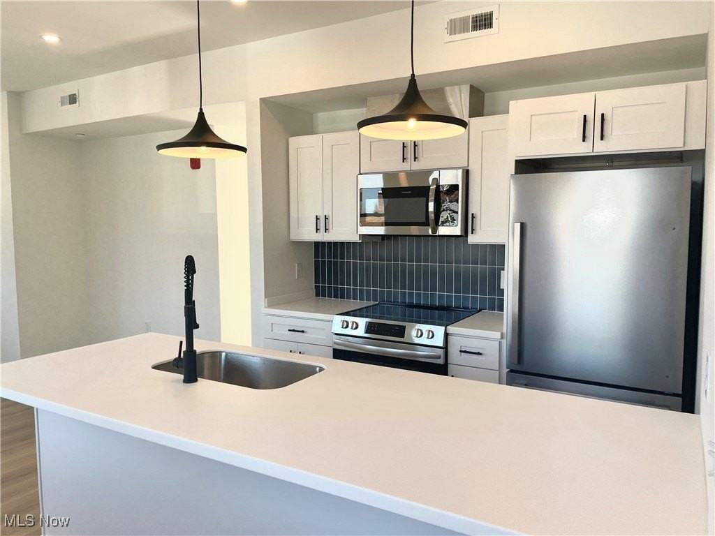 2017 W 44th St Apt 9 #9 - Photo 4 of 15