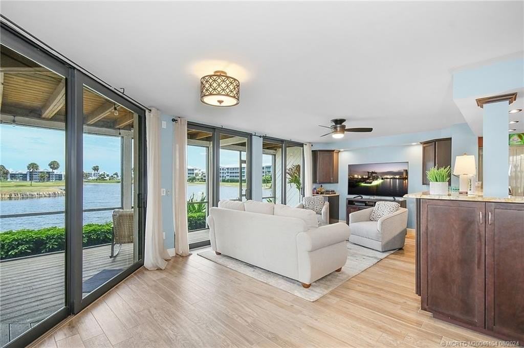 311 Ne Golfview Cir #311 - Photo 5 of 37