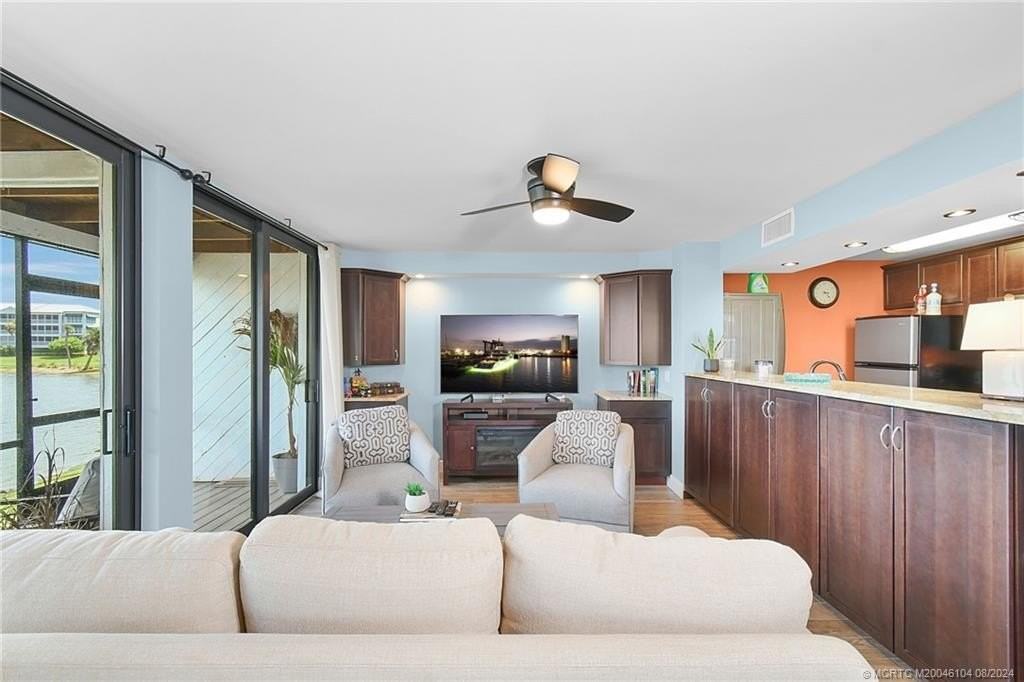 311 Ne Golfview Cir #311 - Photo 6 of 37