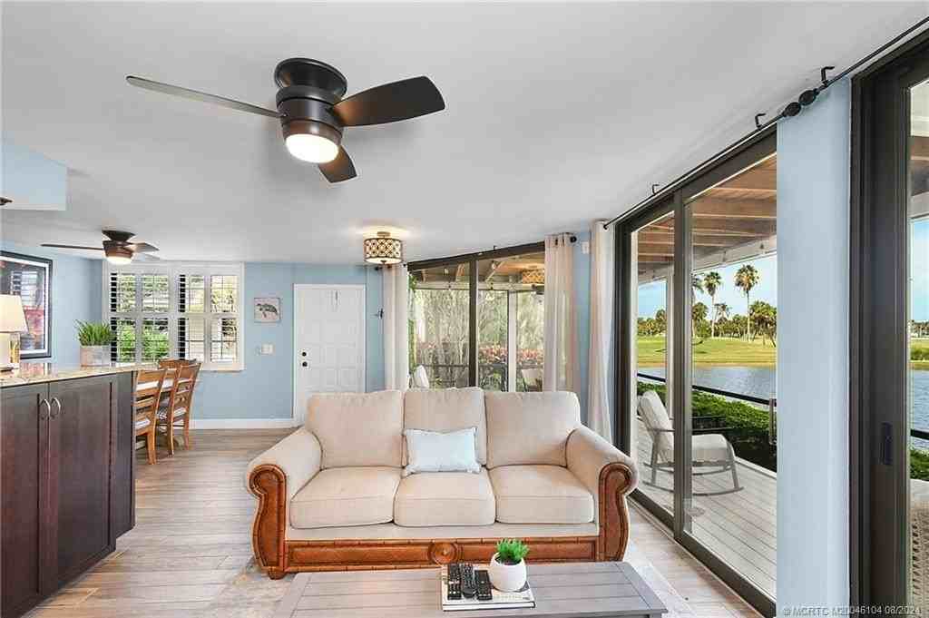 311 Ne Golfview Cir #311 - Photo 7 of 37