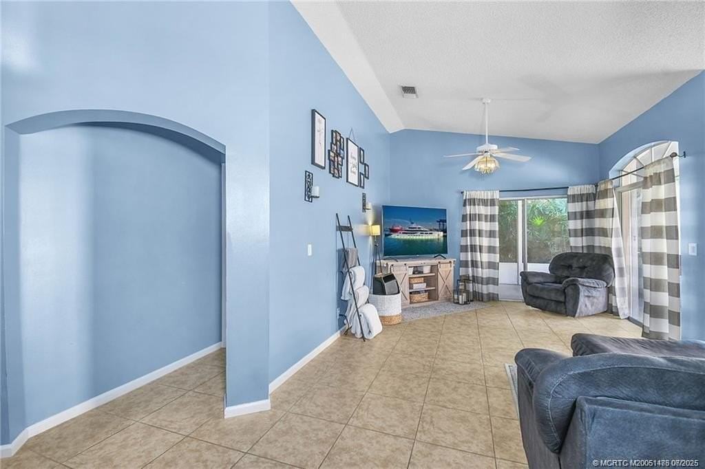 2053 Sw Olympic Club Ter - Photo 4 of 36