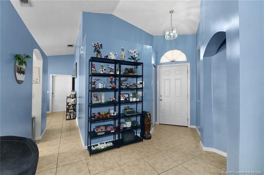 2053 Sw Olympic Club Ter - Photo 5 of 36