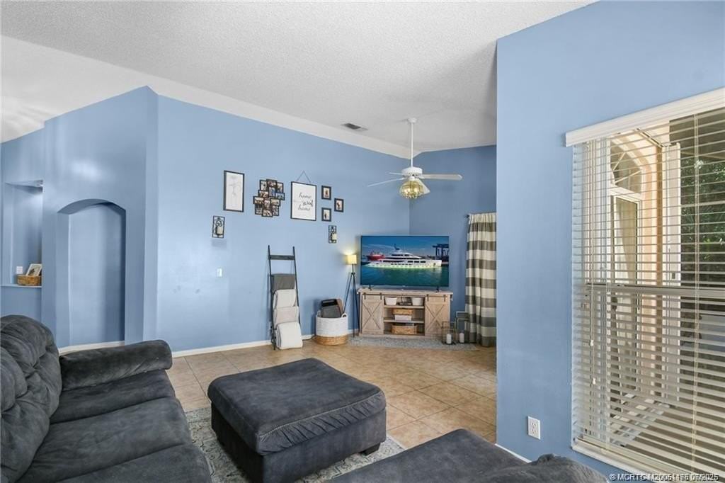 2053 Sw Olympic Club Ter - Photo 7 of 36