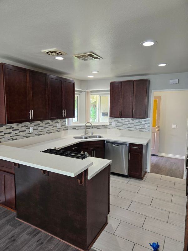 9321 Salem Ave - Photo 3 of 8