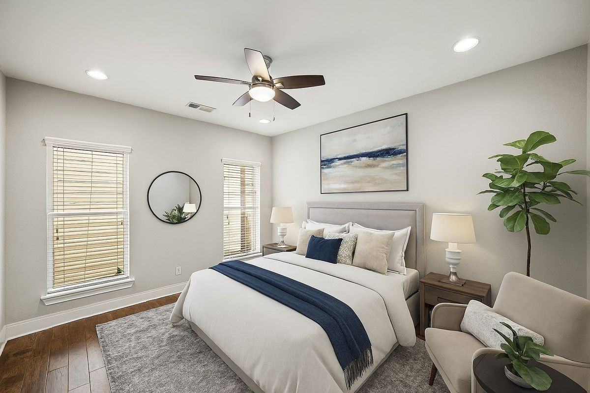 919 W 17th St ##B - Photo 2 of 3