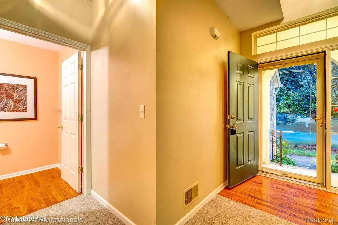 2195 Preserve Circle East - Photo 4 of 36