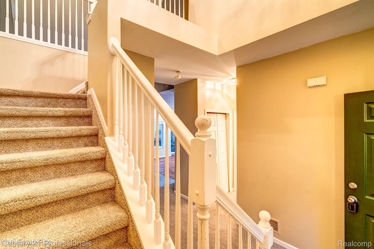 2195 Preserve Circle East - Photo 5 of 36