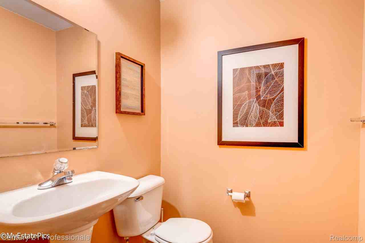 2195 Preserve Circle East - Photo 6 of 36