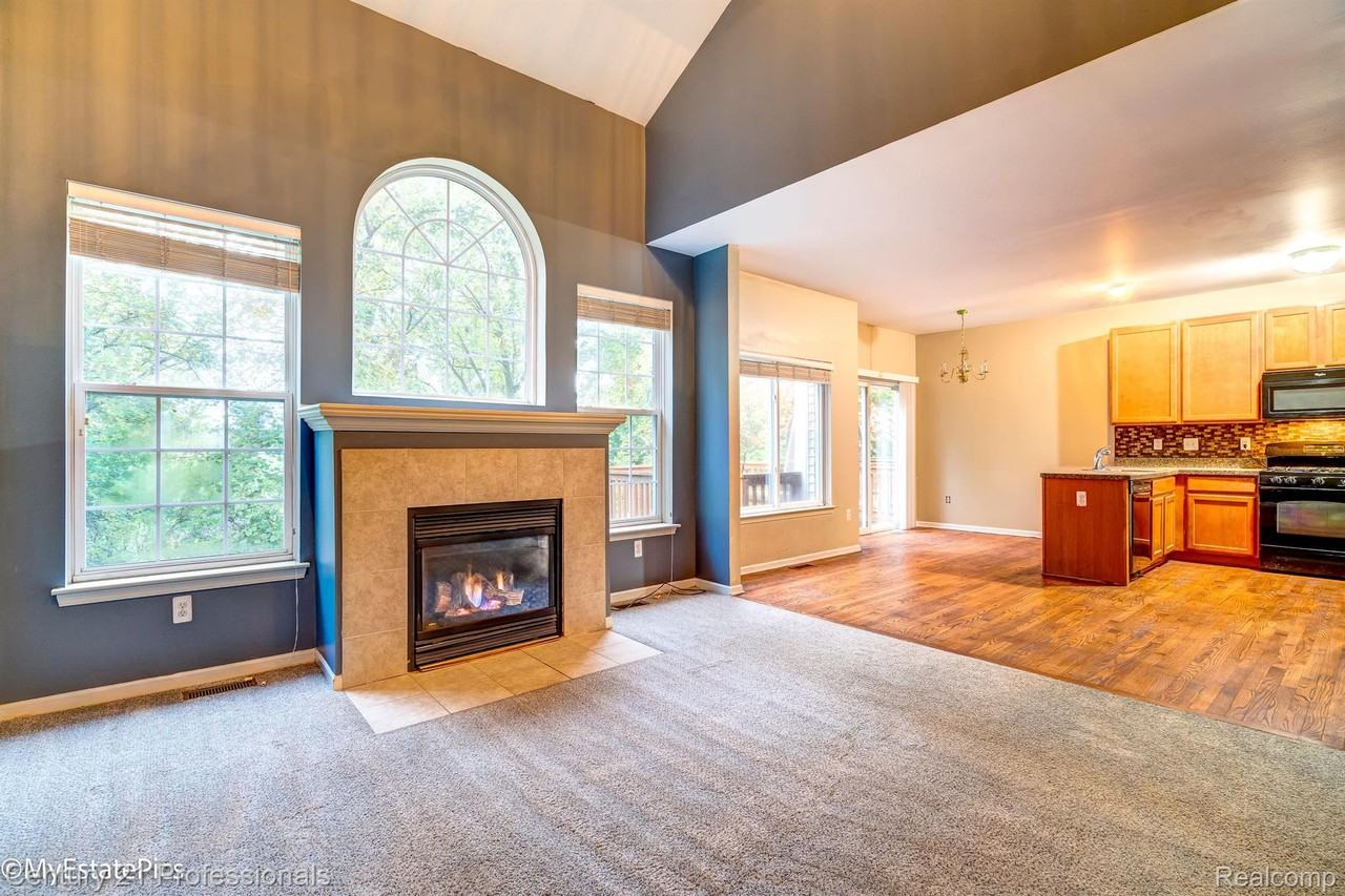 2195 Preserve Circle East - Photo 7 of 36