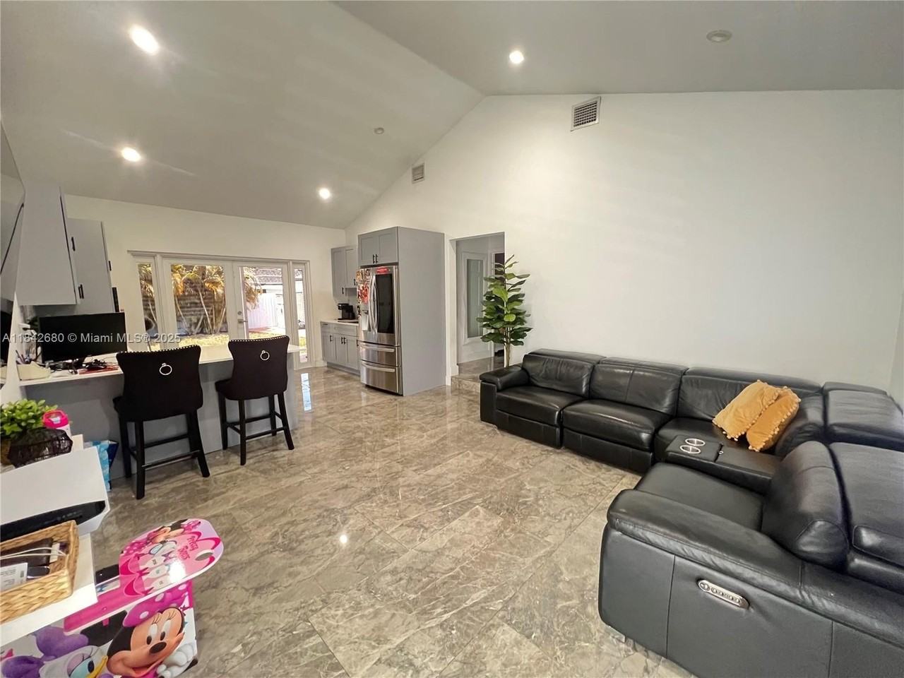 3655 Nw 14th St - Photo 2 of 16