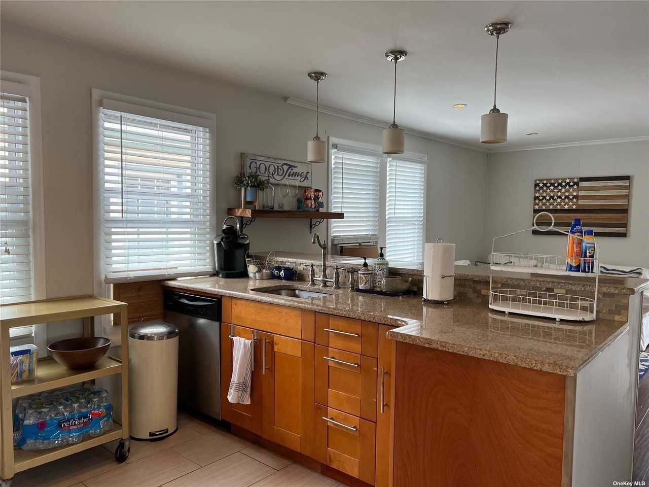 29 Wisconsin St - Photo 7 of 12