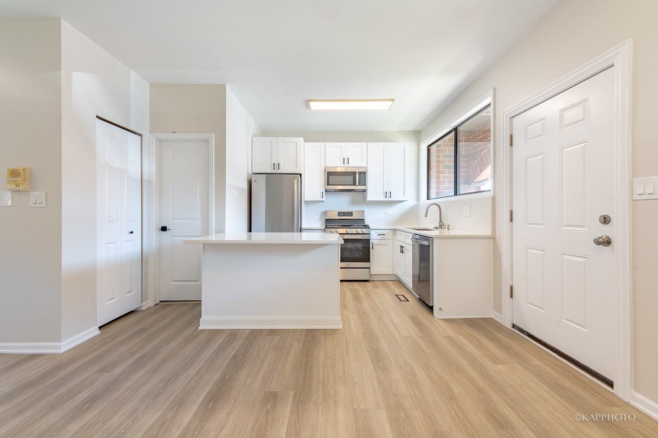 901 S Racine Ave ##C - Photo 4 of 38