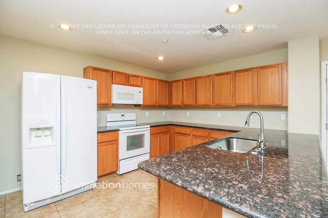 3839 E Kent Ave - Photo 7 of 18