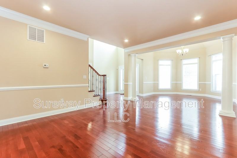 17 Greylynne Dr - Photo 6 of 29