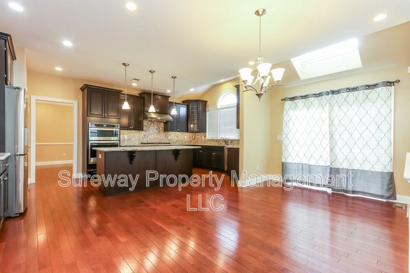 17 Greylynne Dr - Photo 7 of 29
