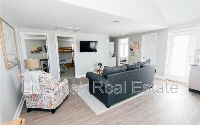 402 33rd St - Photo 3 of 10