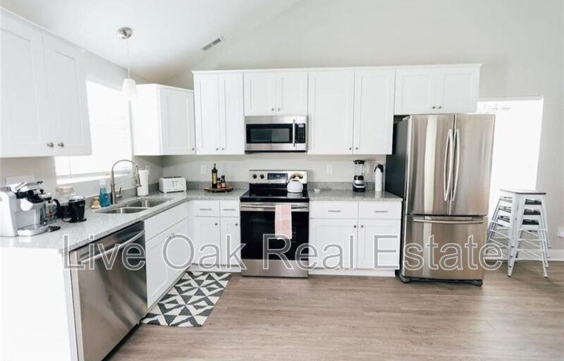 402 33rd St - Photo 4 of 10