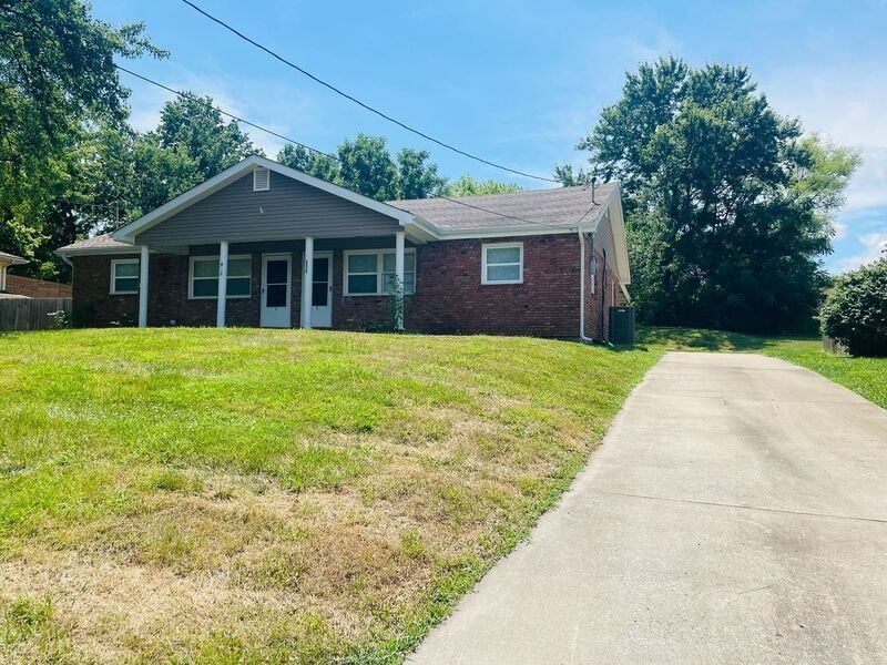 802 W Main St #B - Photo 4 of 15