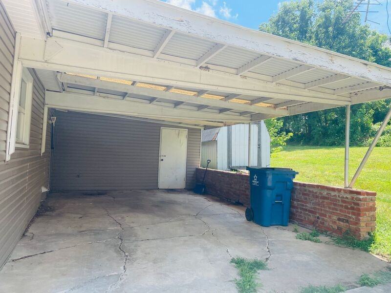 802 W Main St #B - Photo 5 of 15