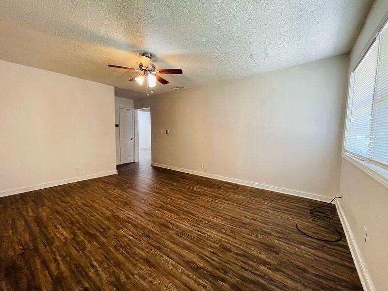 802 W Main St #B - Photo 6 of 15