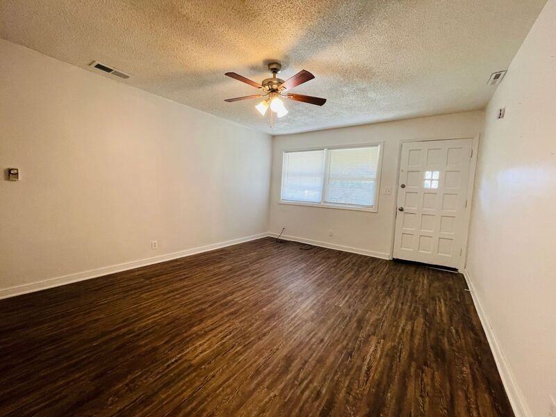 802 W Main St #B - Photo 7 of 15