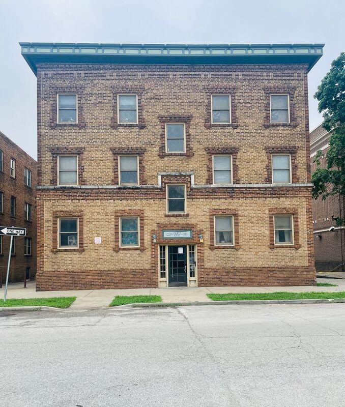 701 W Maple Ave #2D - Photo 2 of 6